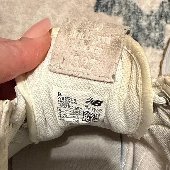 New Balance 327 Cream and Tan Sneakers sz 9 - Picture 8 of 9